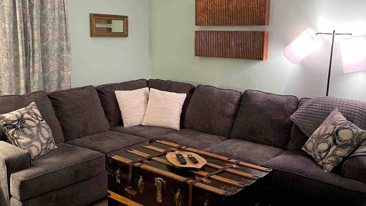 Charleston House | Country Comfy Right In Town New Remodel King/Queen