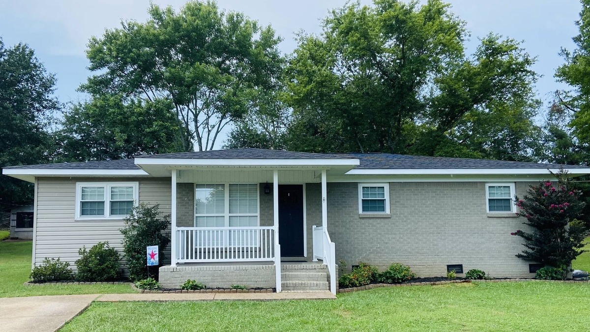 Rogersville House | Country Convenience and Half a Mile to Boat Ramp.
