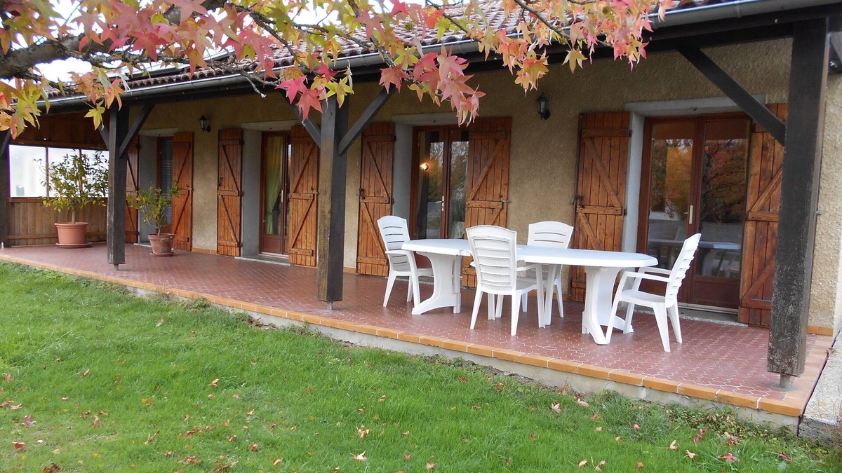 Landorthe House | Country cottage at the foot of the Pyrenees with swimming pool