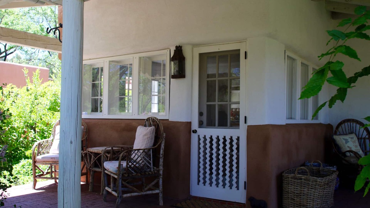 Tesuque House | Country Cottage - Beautiful Two Bedroom House on Tesuque Estate
