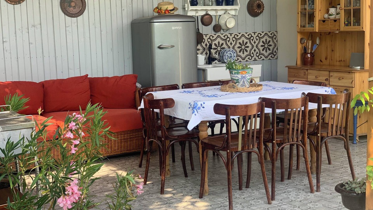 Sebes Cottage | Country Cottage - cosy, chill and romantic spaces in and out perfect for couples