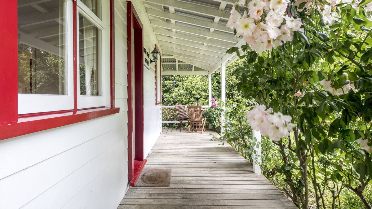 Egmont Village Cottage | Country cottage escape, historic features, near Mt Taranaki & New Plymouth