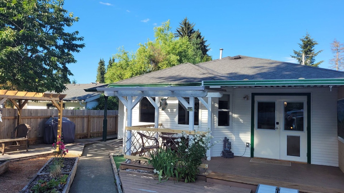 Courtenay House | Country Cottage feel in the City!