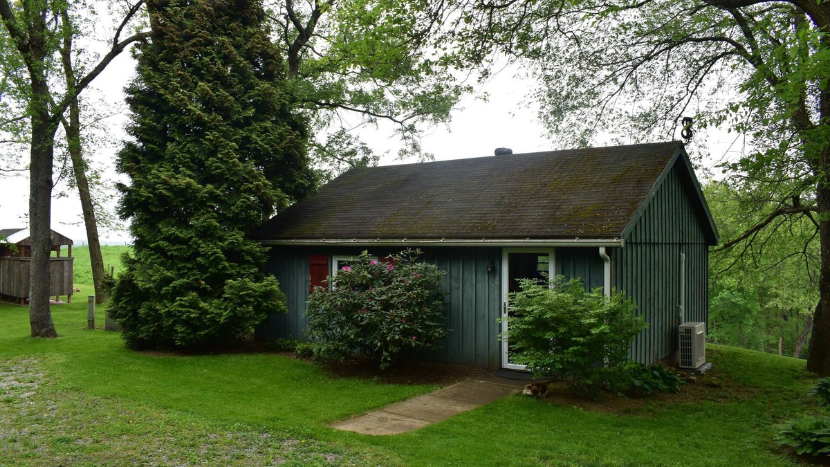 Racine Cottage | Country Cottage get away w/fire pit & breath-taking scenery