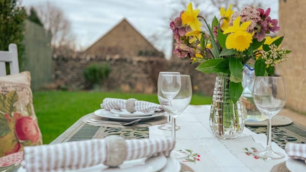 Farmington House | Country Cottage in Heart of the Cotswold