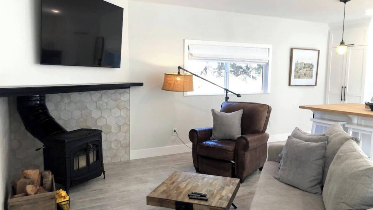 Ojai Cottage | Country cottage just outside Ojai and close to nearby hiking trails