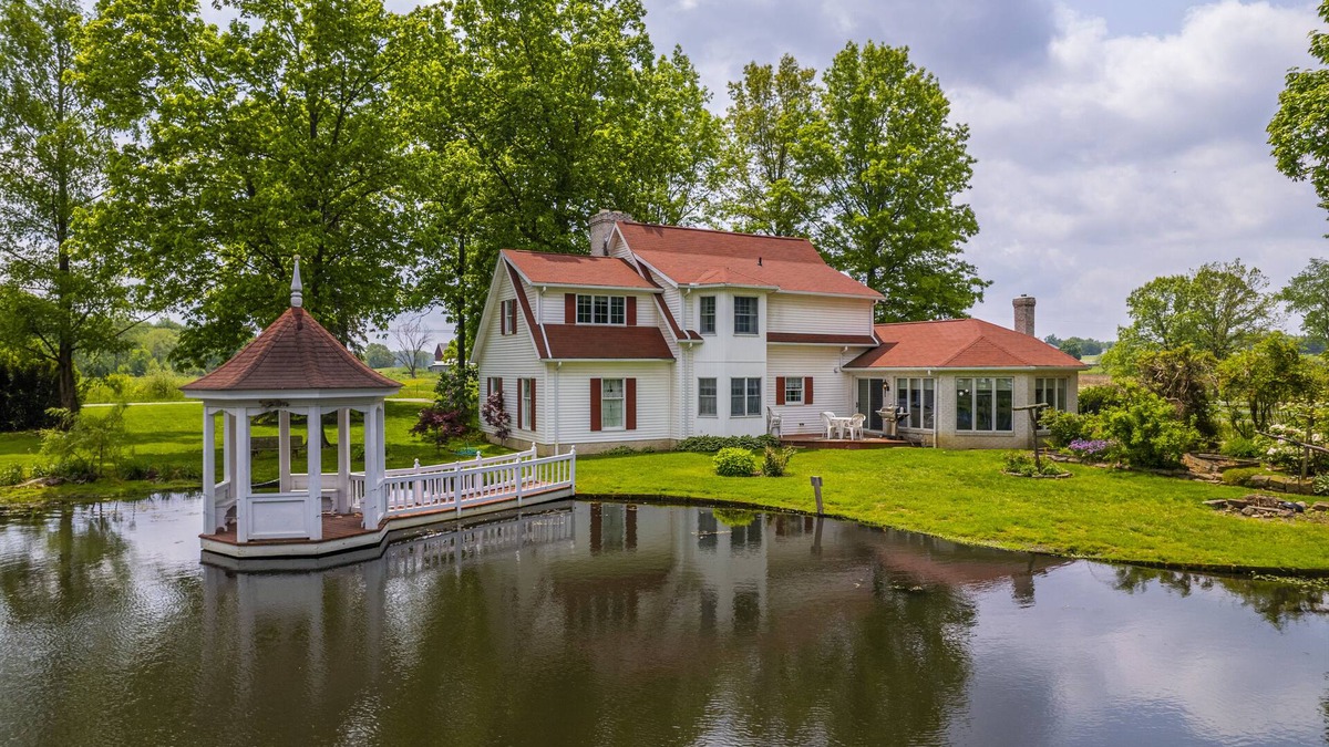 Apple Creek Cottage | Country Cottage, Offers a quiet peaceful getaway!