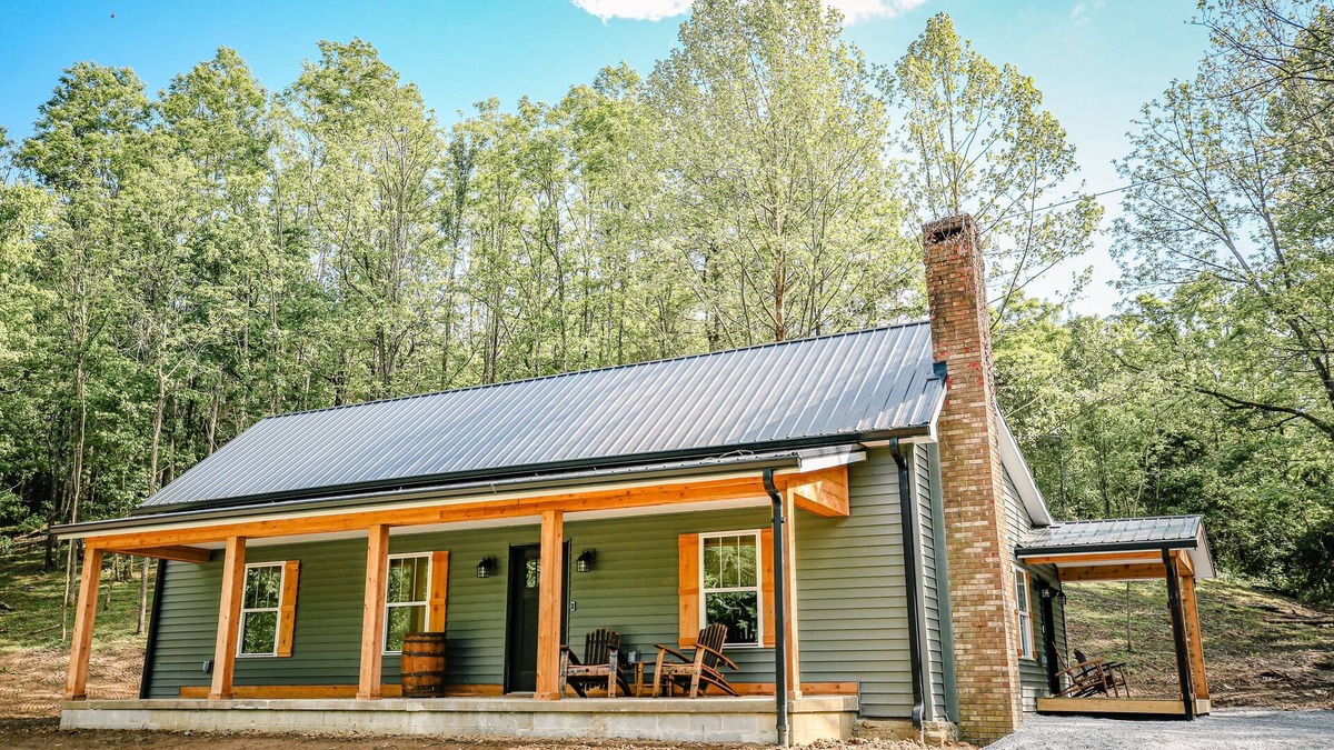 Springfield Cabin | Country Cottage on the Bourbon Trail, near Bardstown, Peaceful, Family, Couples