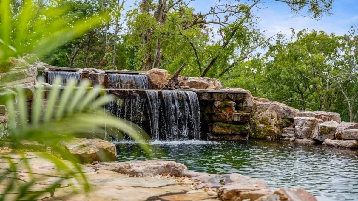 Branson Cottage | COUNTRY COTTAGE - Private Hot Tub and Fire Pit