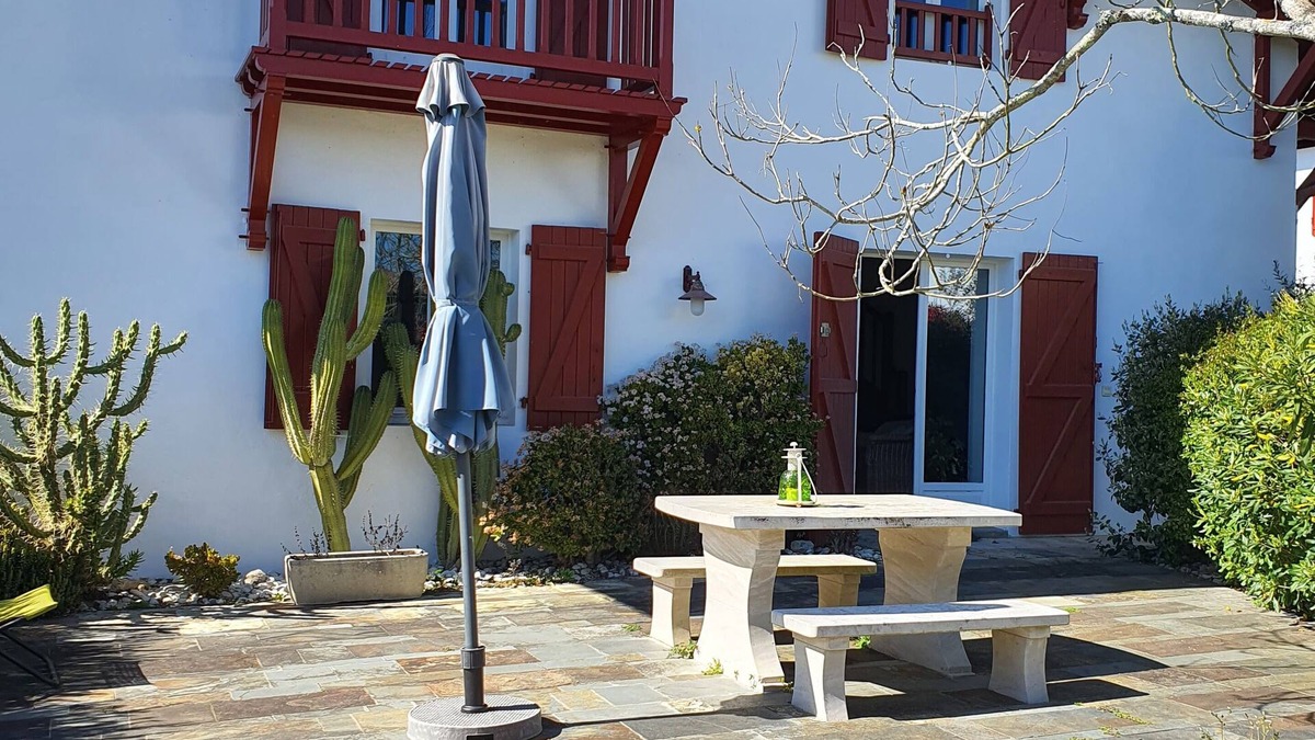 Bardos House | Country cottage, quiet and rest assured in charming Basque village