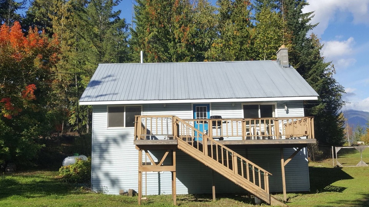 Eagle Bay House | Country Cottage with enclosed yard. Quiet wooded location.