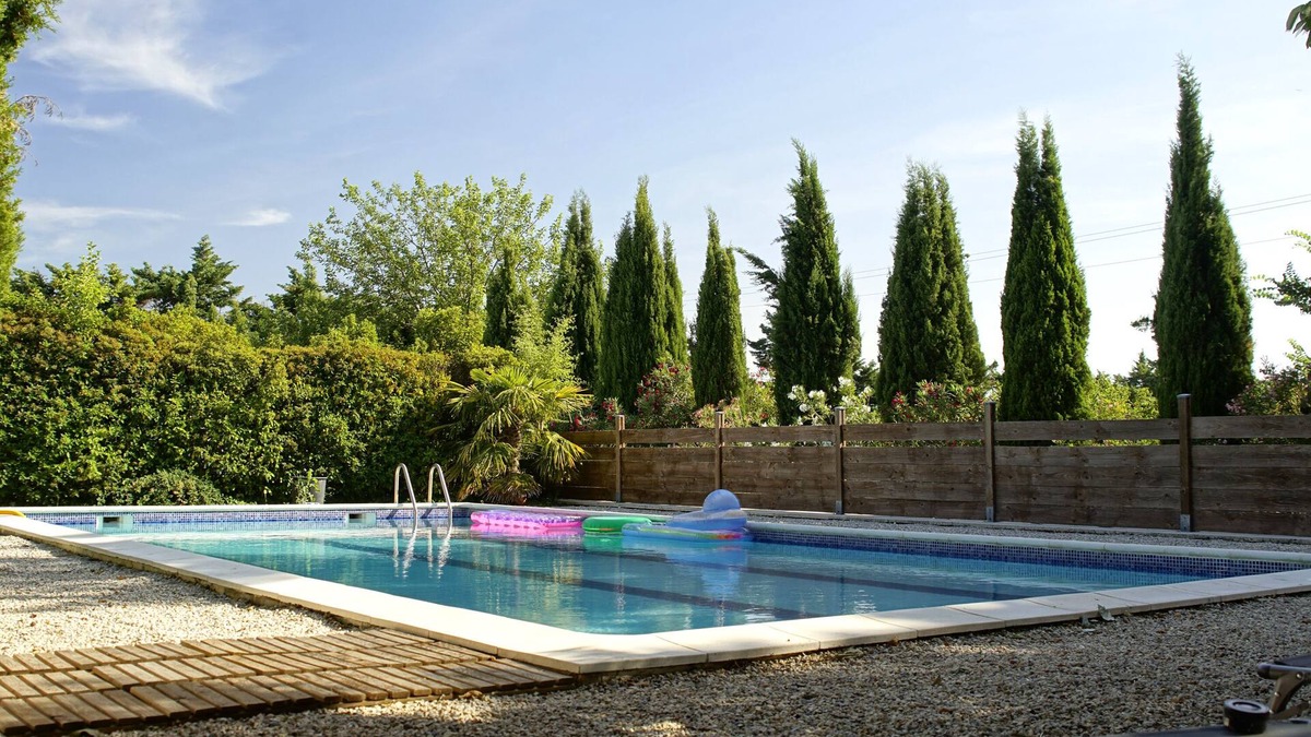 Le Thor Apartment | Country cottage with swimming pool