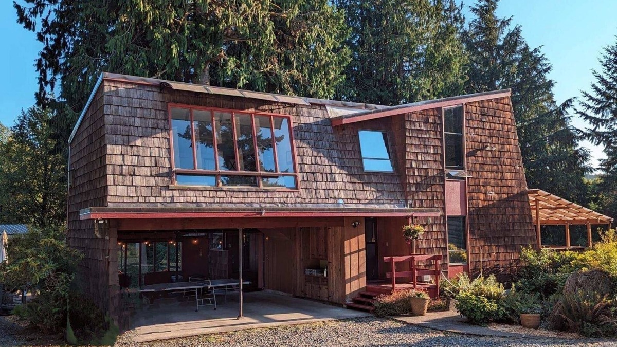 Carrolls House | Country Craftsman Cedar Retreat