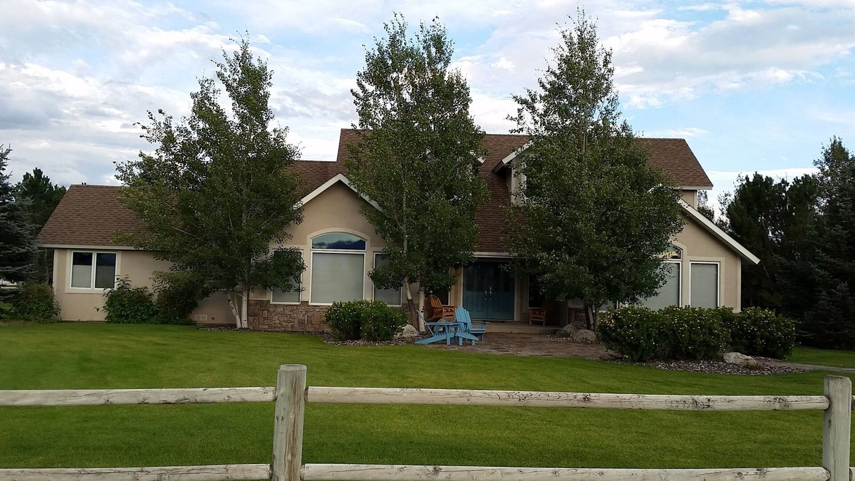 Big Timber House | Country Elegance on 1.4 acres, subdivision common access to Yellowstone River