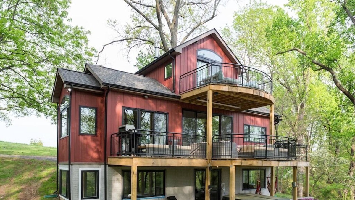 Front Royal Cottage | Country Elegance overlooking the Shenandoah River