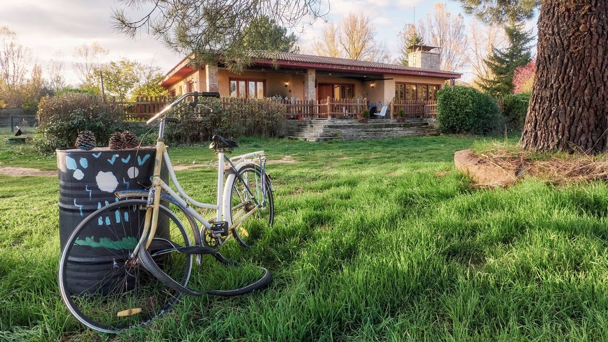 San Andres del Rabanedo Villa | Country House 'Arroyo Del Valle' with Terrace and Private Garden