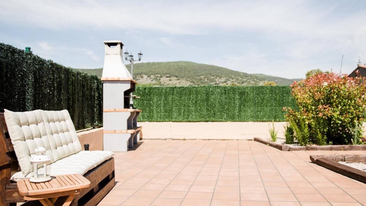 Santervas de la Sierra House | Country House 'Pico De Los Haces' with Mountain View, Private Terrace and Wi-Fi