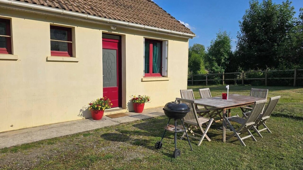 Saint-Hilaire-le-Chatel House | Country house in the Perche with pond view