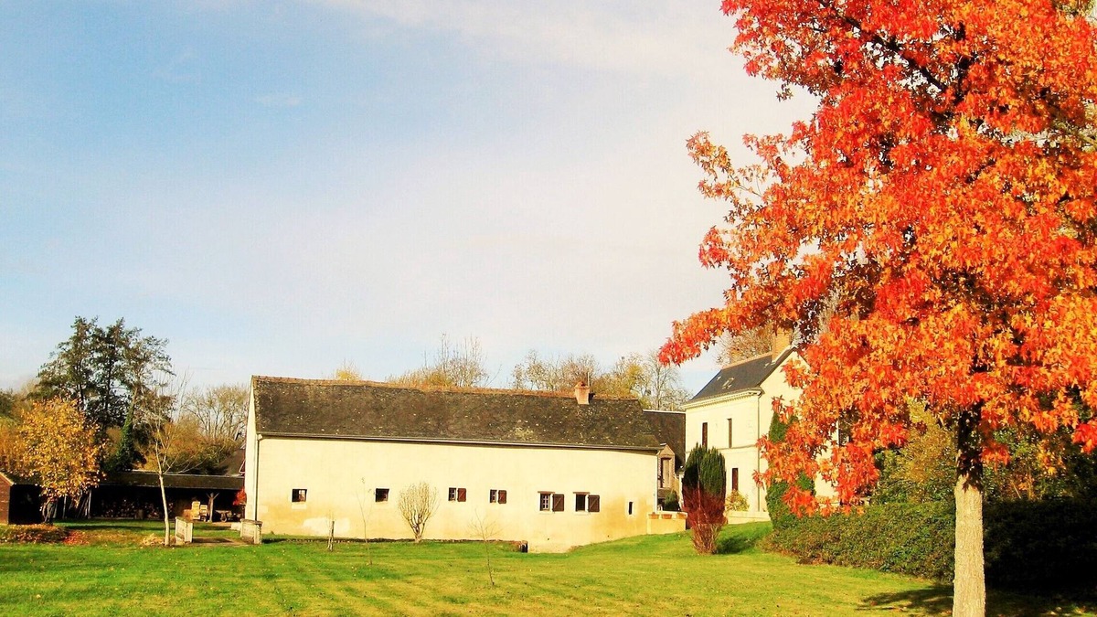 Chemille-sur-Deme Cottage | Country gîte "Le Moulin" (stream, meadow, garden.)