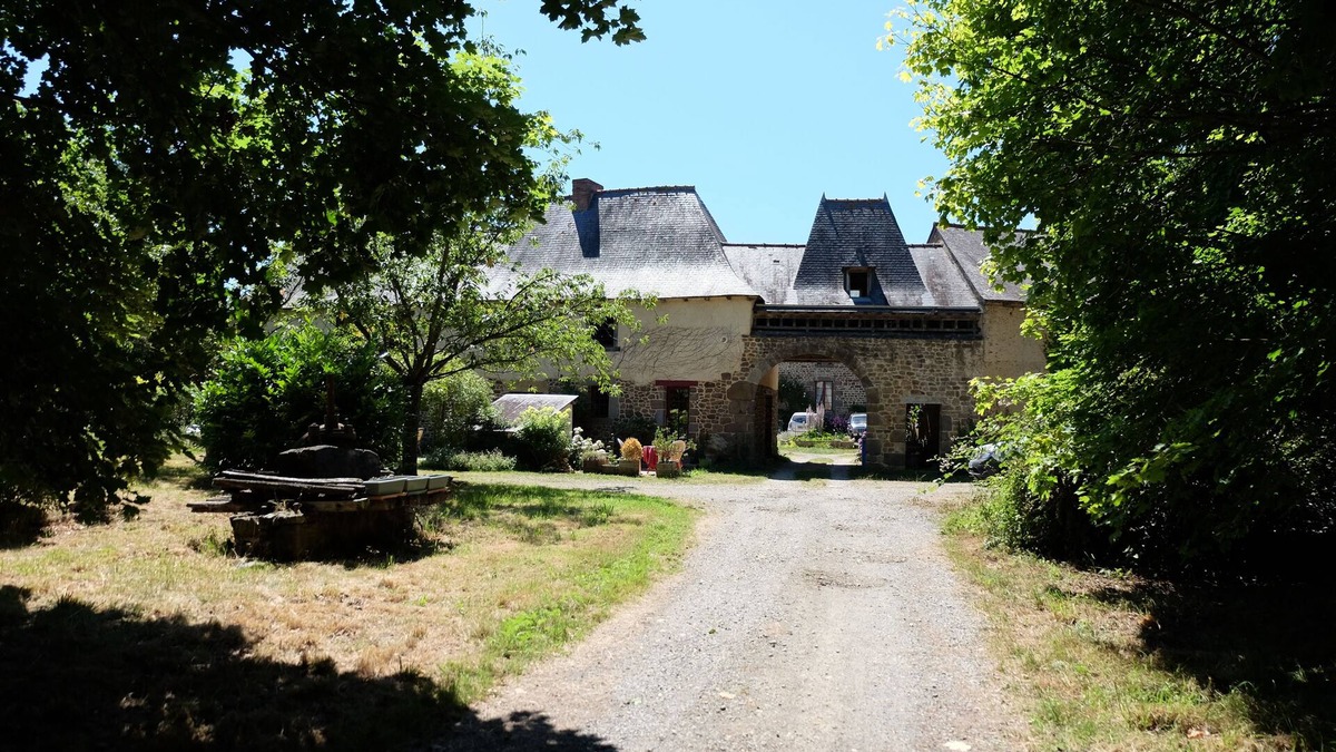 Saint-Brieuc-des-Iffs House | Country gîte in the heart of an old farmhouse