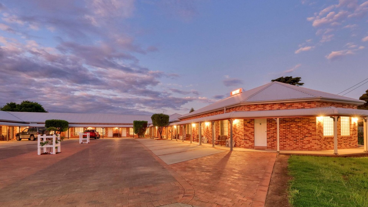 Cowra Hotel | Country Gardens Motor Inn