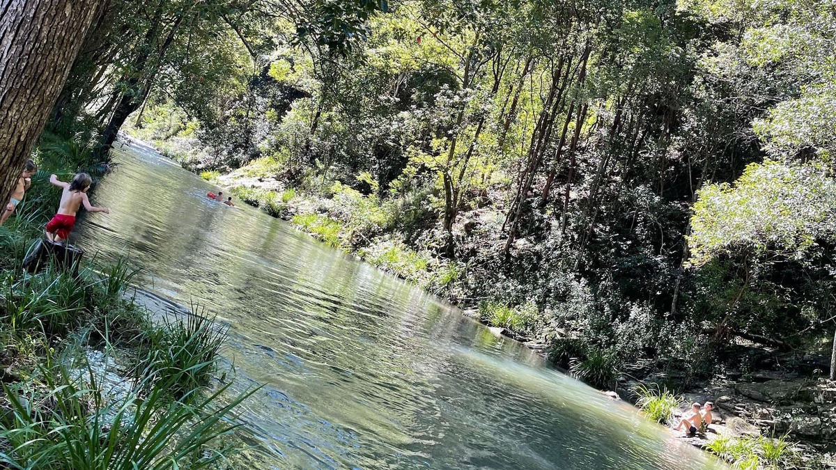 Crystal Creek Cottage | Country Getaway at Crystal Creek - Sleeps 9