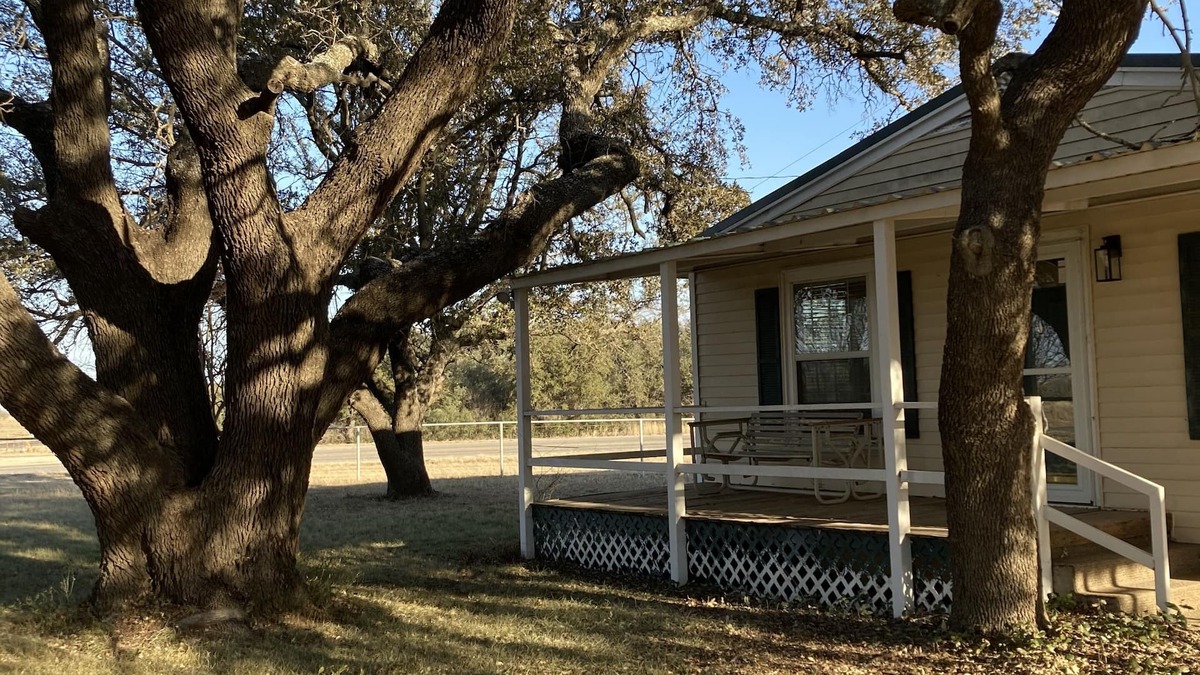 Coleman House | Country Getaway at Eleven Oaks Ranch…Coleman, Texas