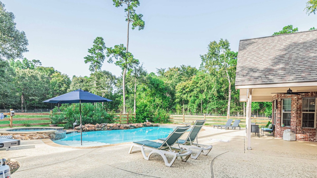 Magnolia House | Country Getaway Magnolia Forest Home in10 Acre Lot