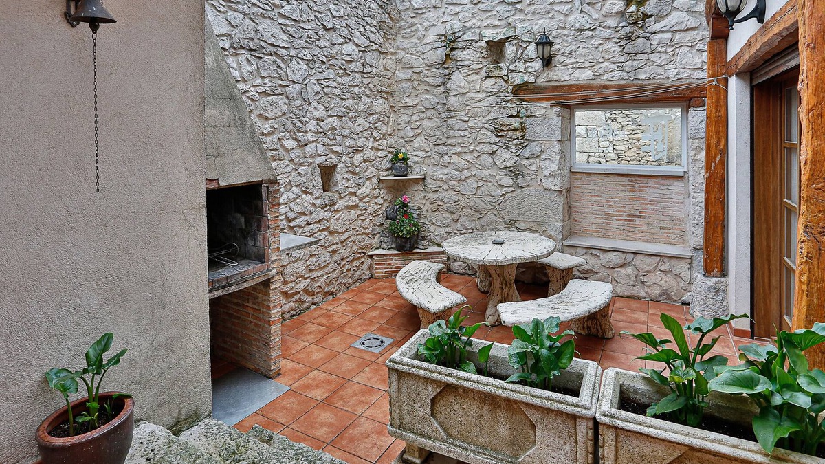 Canalejas de Penafiel House | Country House 'El Lagar' with Private Terrace, Private Garden and Wi-Fi