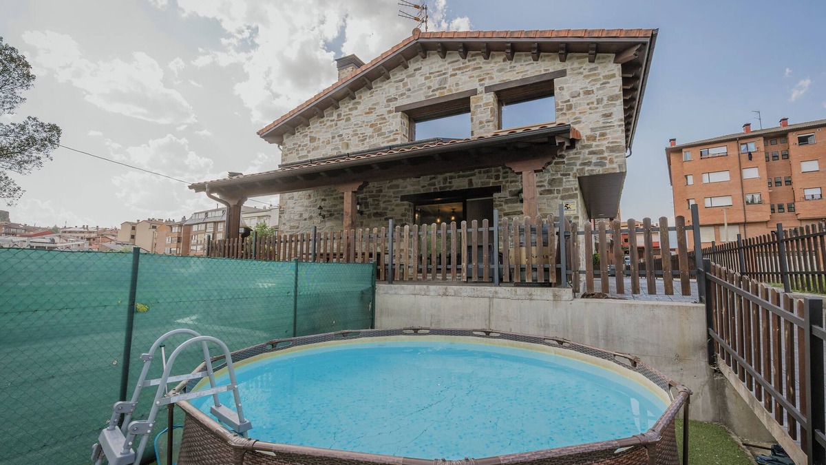San Leonardo de Yague House | Country House 'La Puerta Del Rio Lobos Il' with Private Pool, Private Terrace and Wi-Fi