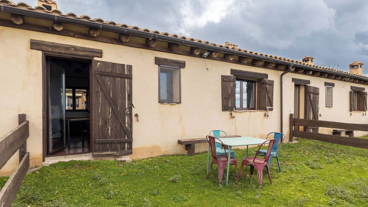 Santo Tome del Puerto Apartment | Country House 'Oveja' with Mountain View, Private Garden and Wi-Fi