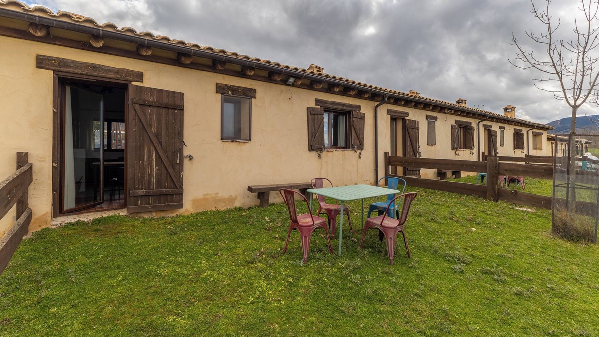 Cerezo de Abajo House | Country House 'Perro' with Mountain View, Private Garden and Wi-Fi