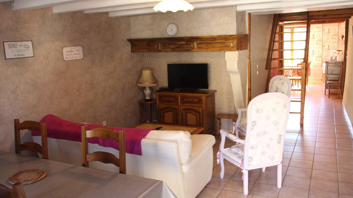 Halles-sous-les-Cotes Cottage | Country house with fishing, pets allowed