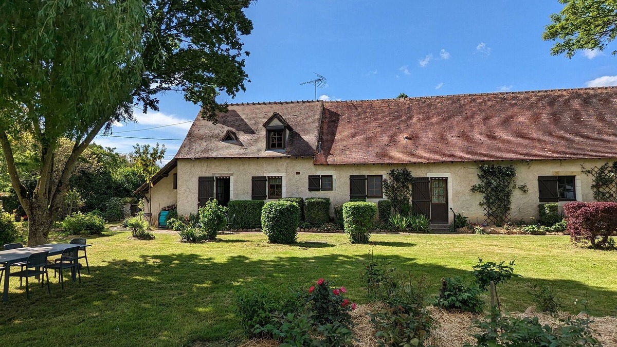 Neuvy-Saint-Sepulchre Cottage | Country house with garden and parking near Neuvy-Saint-Sépulchre