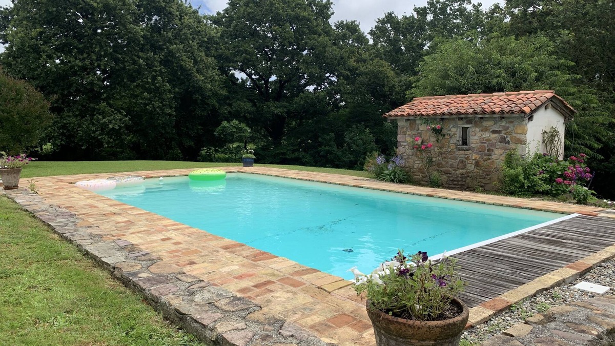 Saint-Pee-sur-Nivelle House | Country house, 6 km from the beach, at the foot of La Rhune.