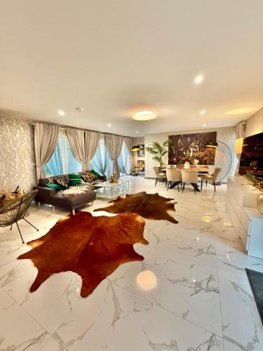 Monasterevin House | Country Haven Comfy & Sleek House