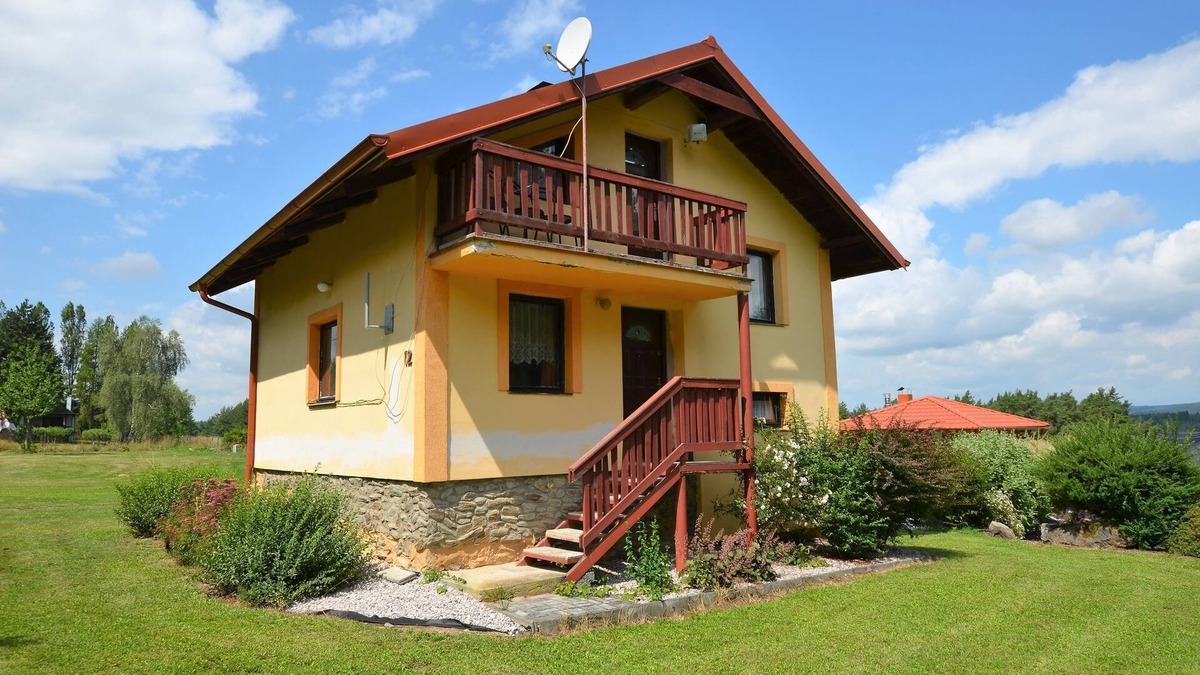 Horni Kozolupy House | Country House in Czech Forest with Pool