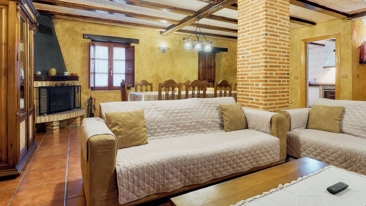 Villanueva de Arriba House | Country House 'La Majada Palentina' with Mountain View, Private Terrace and Wi-Fi