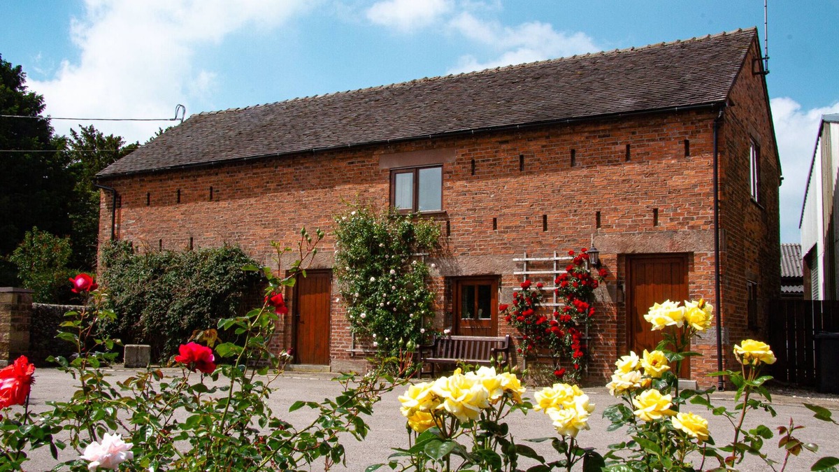 Cauldon Low House | Country Holiday Cottage - family friendly, close to Alton Towers!