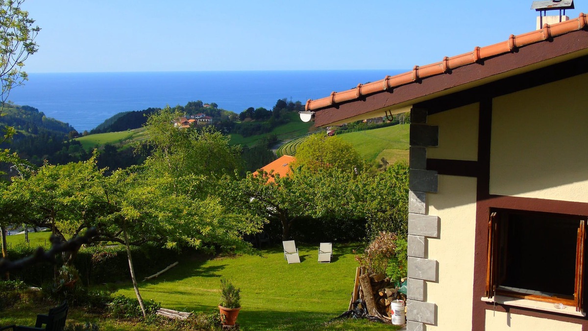 Deba House | country holiday home