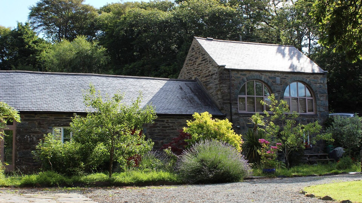 Barmouth House | Country Holiday Rental with grounds