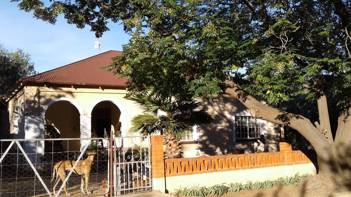 Philippolis House | Country Home Accommodation Sunset Place in Philippolis