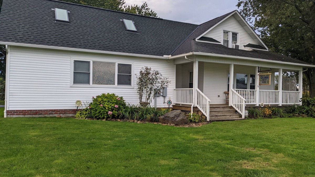 Sunbury House | Country Home Close to City Conveniences