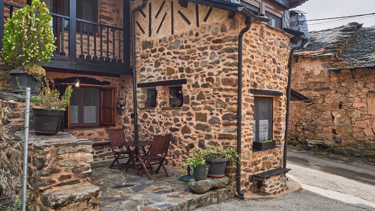 Bembibre House | Country Home 'El Sardón 3' with Mountain View, Wi-Fi and Air Conditioning