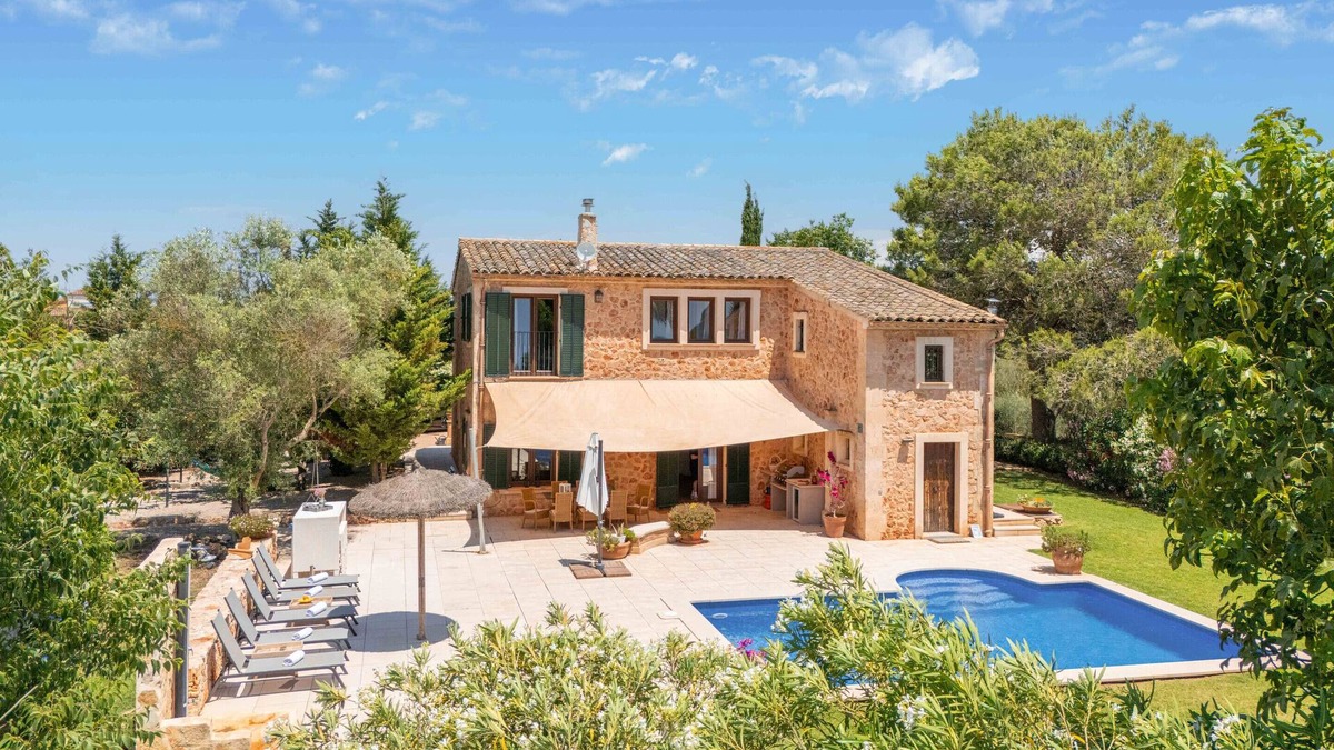 Sencelles Villa | Country Home Finca Kiana with Pool, Garden & Wi-Fi