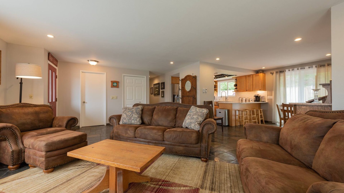Port Angeles House | Country home just minutes from town
