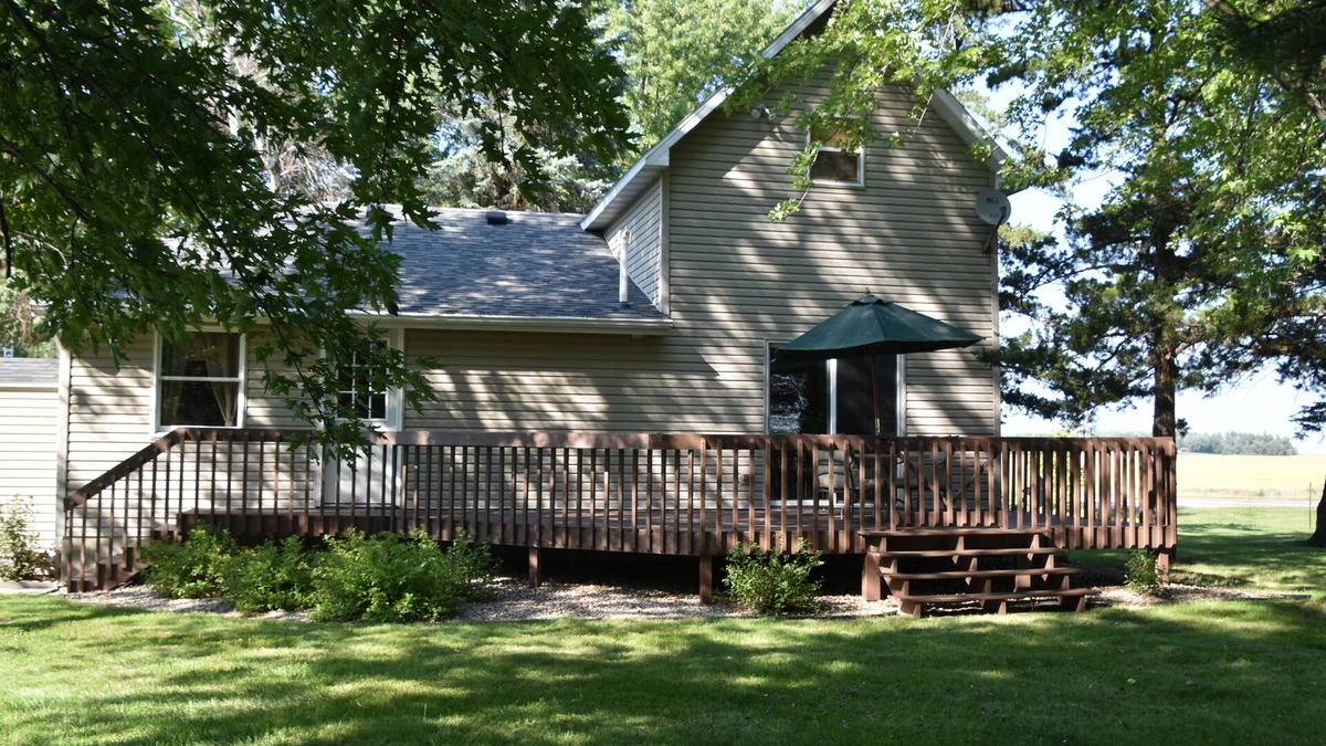 Jackson House | Country home near Loon Lake Golf Course, Jackson County Parks and Spirit Lake,IA