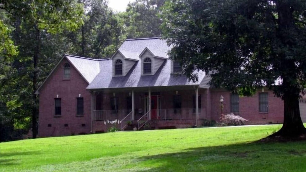 Alexis House | Country Home on 3 acres yet close to city life
