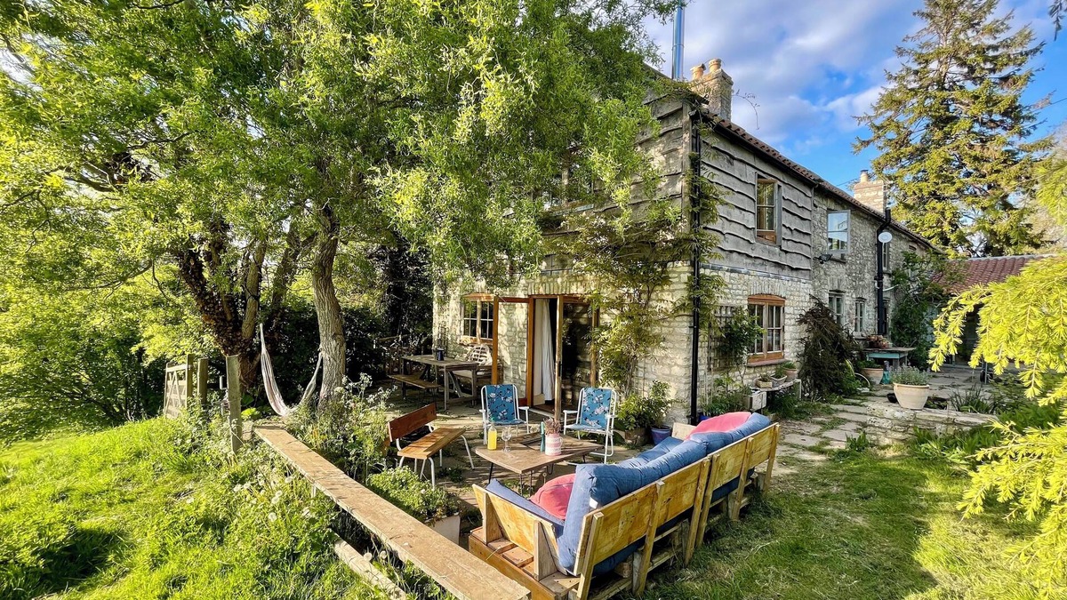 Shoscombe House | COUNTRY HOME WITH FABULOUS VIEWS JUST 12 MINS FROM BATH, SLEEPS 10 - 14 PEOPLE