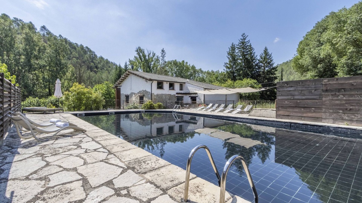 La Baronia de Rialb Villa | Country House 'Casa Dels Peixos' with Lake View, Private Pool and Wi-Fi